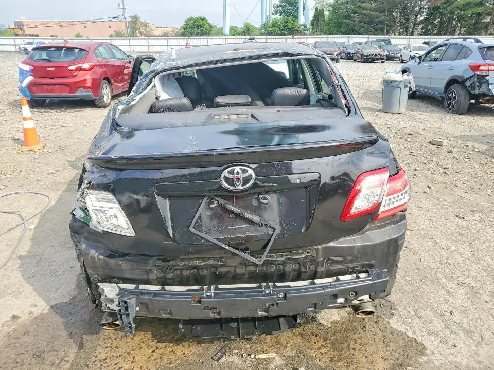 2011 TOYOTA CAMRY SE V6  