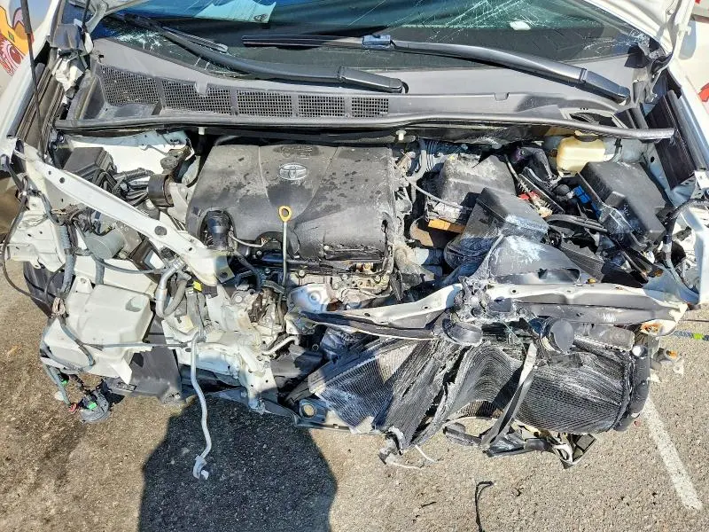 2018 TOYOTA SIENNA XLE 8-PASSENGER  