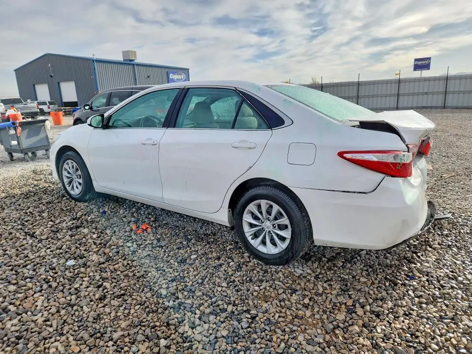 2016 TOYOTA CAMRY LE  