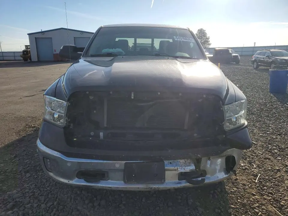 2016 RAM 1500 SLT  