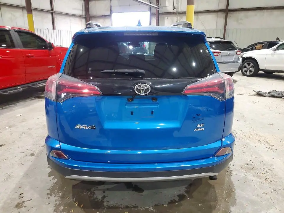 2017 TOYOTA RAV4 SE  