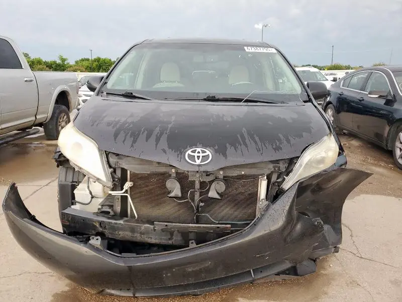 2011 TOYOTA SIENNA LE  