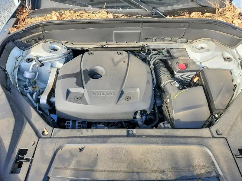 2022 VOLVO XC90 T6 MOMENTUM  