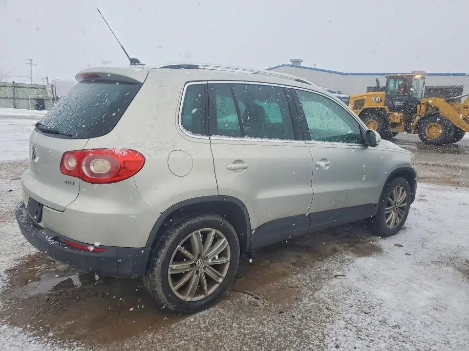 2011 VOLKSWAGEN TIGUAN S  