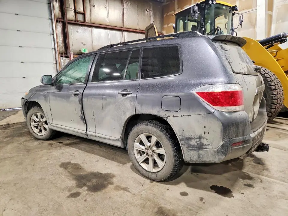 2011 TOYOTA HIGHLANDER SE  