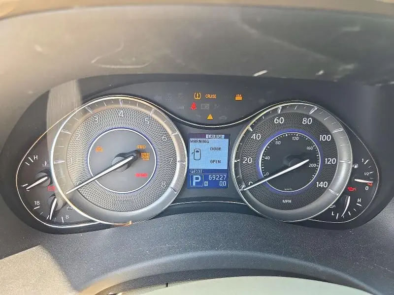 2011 INFINITI QX56 BASE  