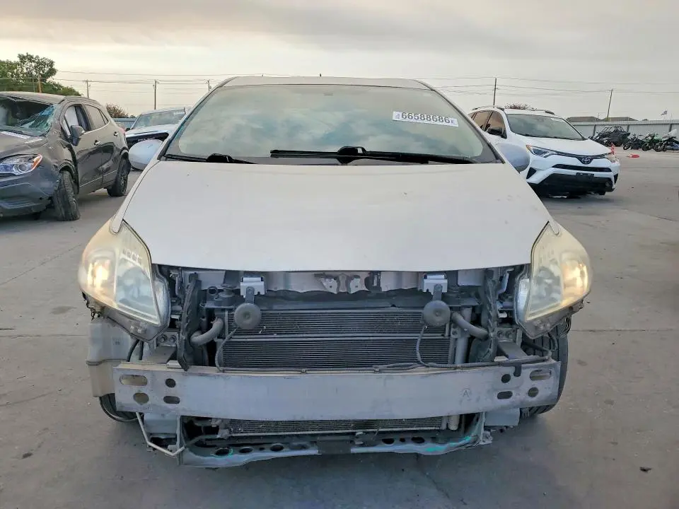 2013 TOYOTA PRIUS TWO  