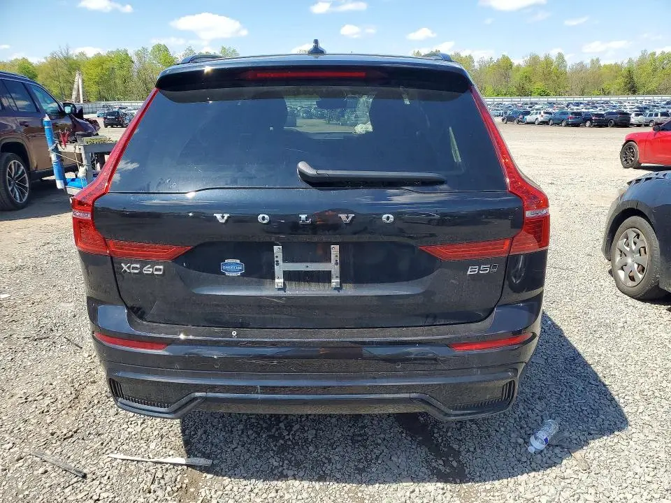 2025 VOLVO XC60 PLUS  