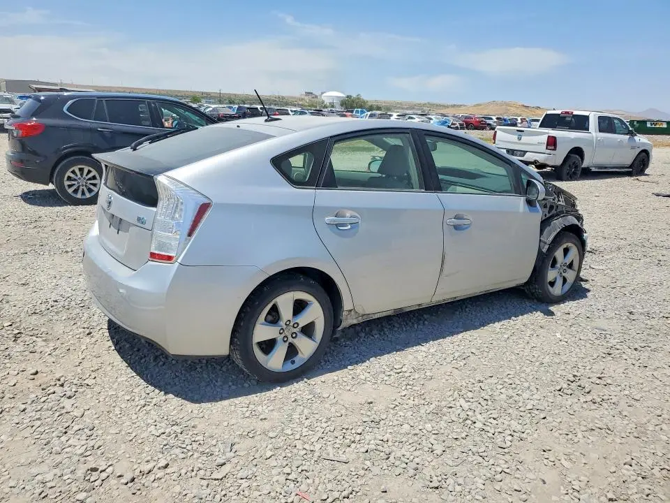 2010 TOYOTA PRIUS V  
