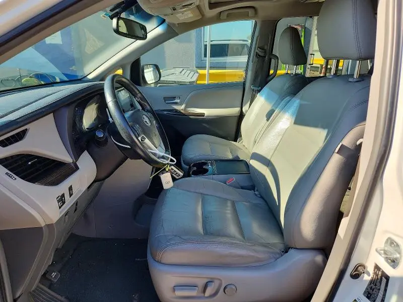 2015 TOYOTA SIENNA XLE 8-PASSENGER  