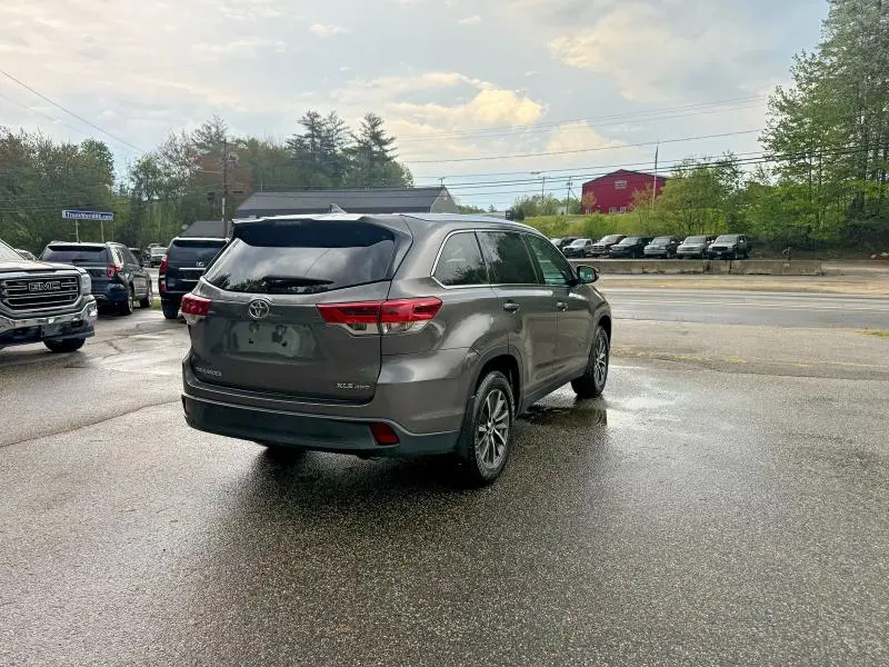 2019 TOYOTA HIGHLANDER XLE  