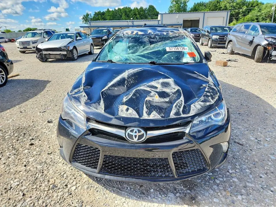 2015 TOYOTA CAMRY SE  