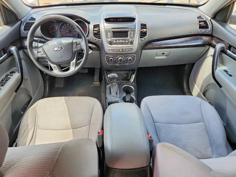 2015 KIA SORENTO LX  