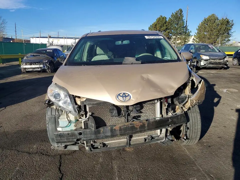 2011 TOYOTA SIENNA LE 8-PASSENGER  