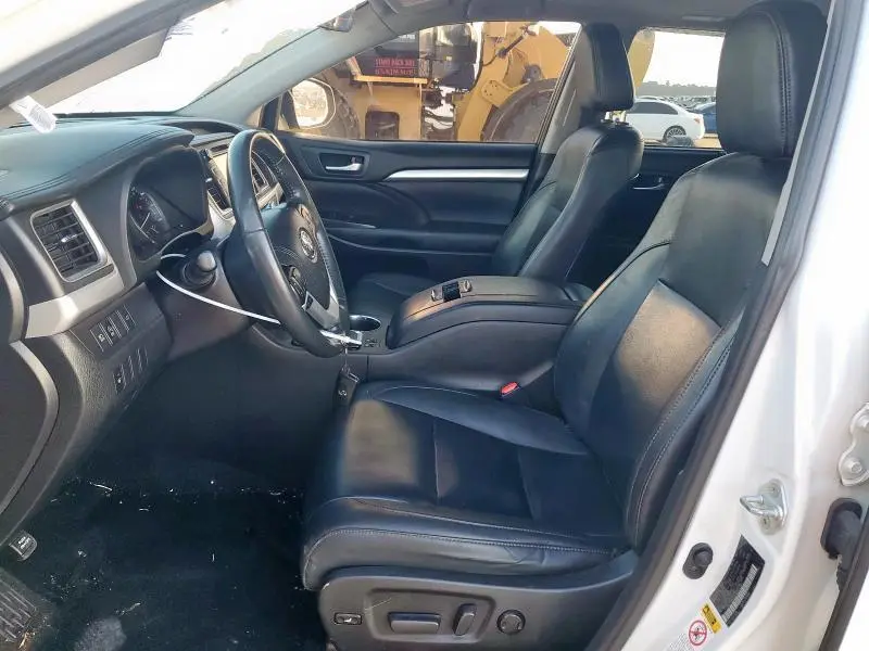 2019 TOYOTA HIGHLANDER SE  