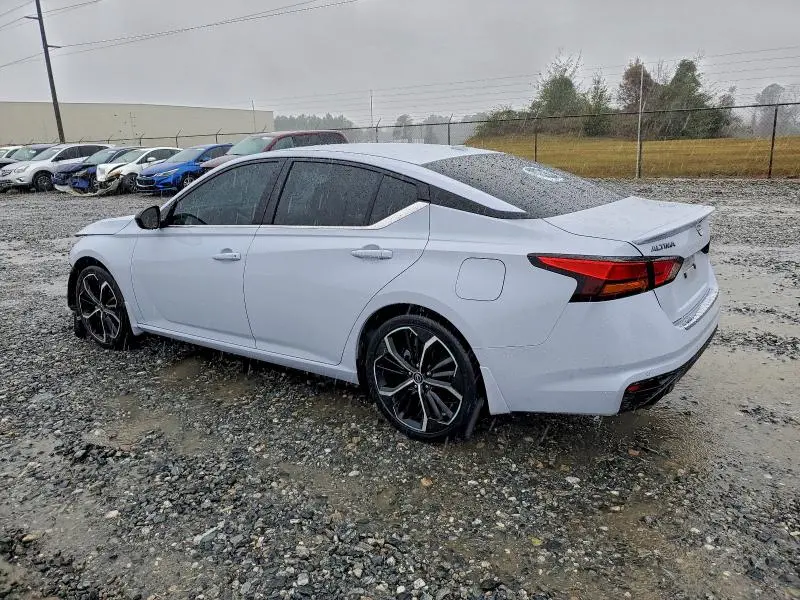 2023 NISSAN ALTIMA SR  