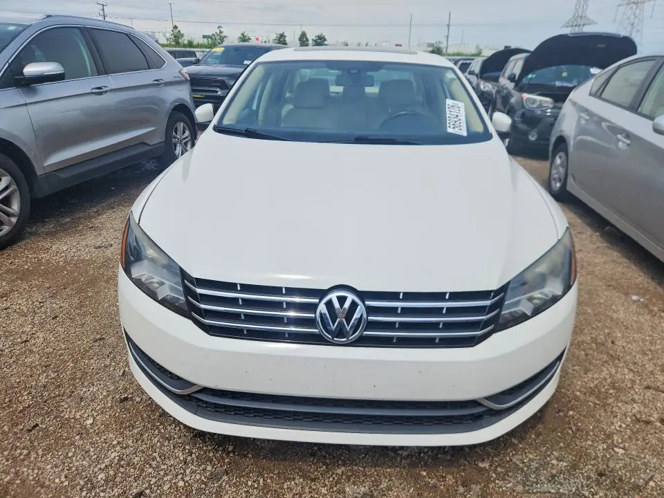 2015 VOLKSWAGEN PASSAT SE  