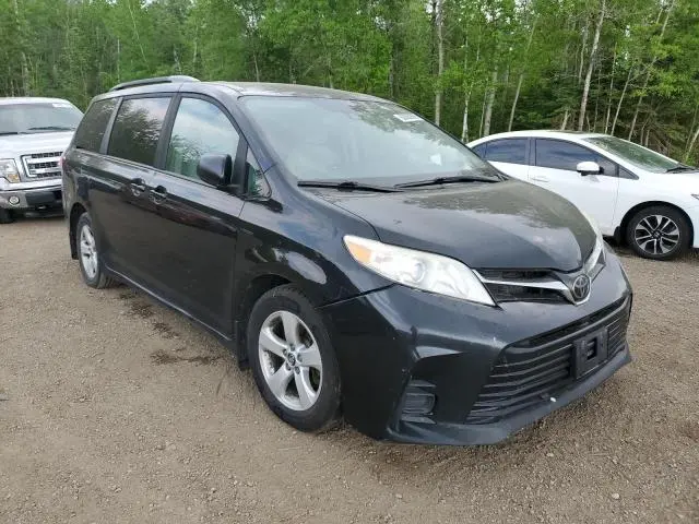 2018 TOYOTA SIENNA LE  