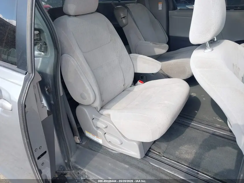 2017 TOYOTA SIENNA LE 8 PASSENGER
