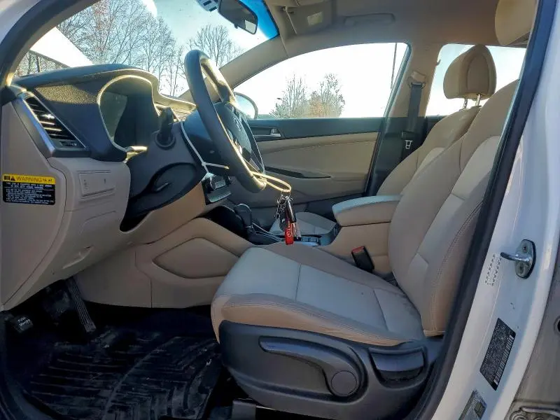 2018 HYUNDAI TUCSON SE  