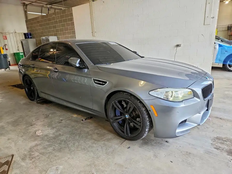 2013 BMW M5   
