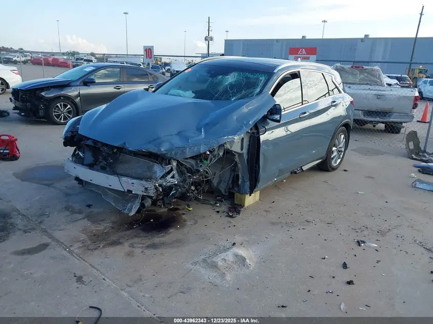 2022 INFINITI QX50 LUXE