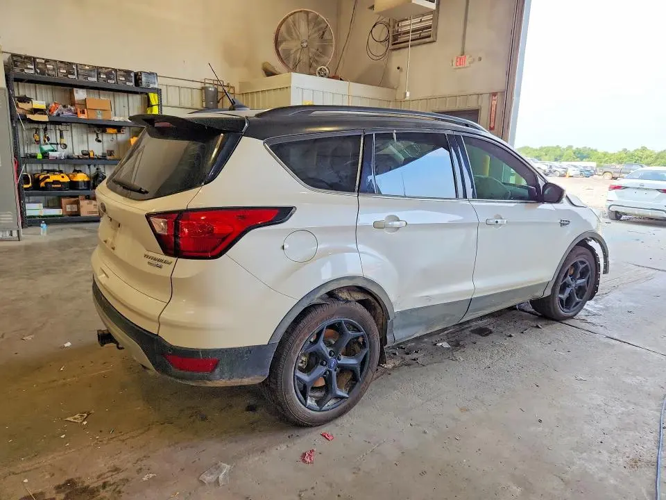 2019 FORD ESCAPE TITANIUM  