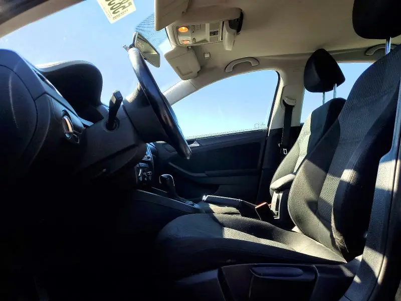 2011 VOLKSWAGEN JETTA SE  
