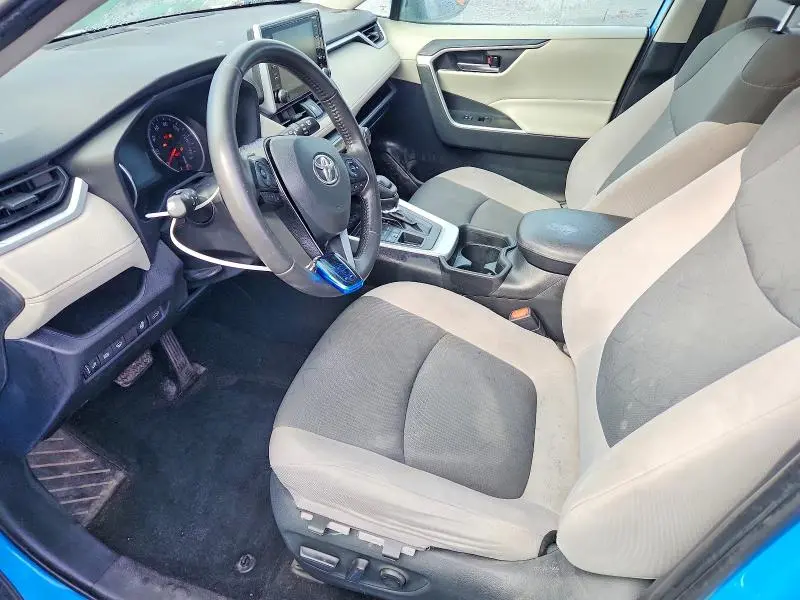 2019 TOYOTA RAV4 XLE  