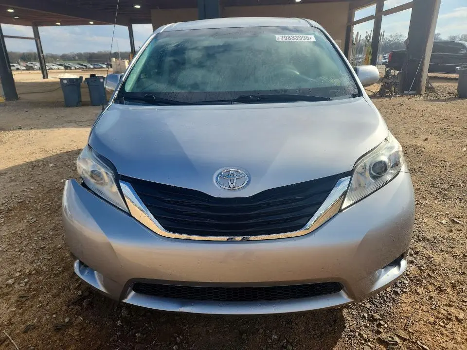 2012 TOYOTA SIENNA LE 8-PASSENGER  