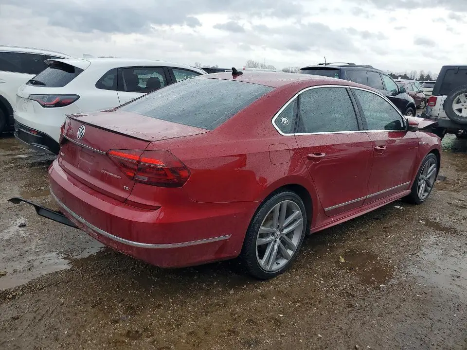 2019 VOLKSWAGEN PASSAT SE R-LINE  
