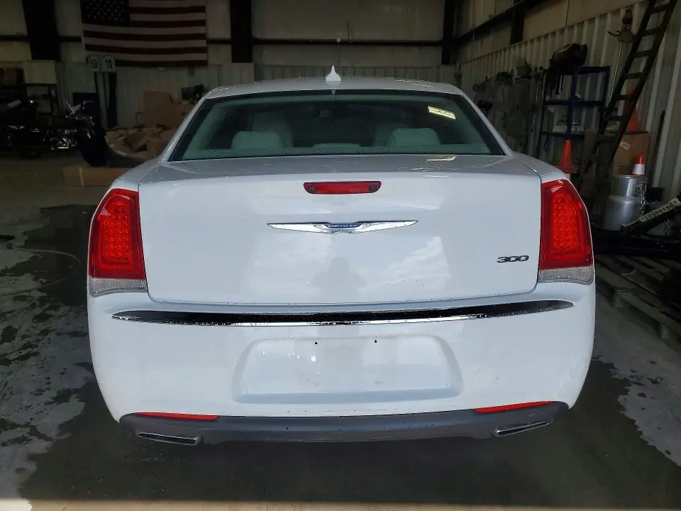 2016 CHRYSLER 300 LIMITED  