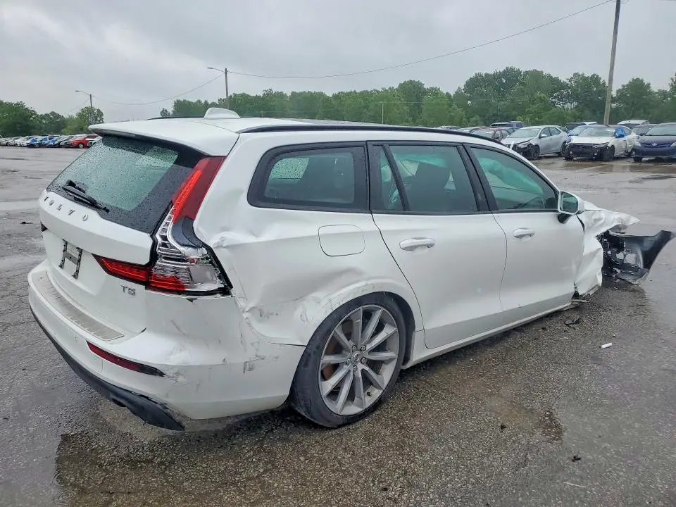 2020 VOLVO V60 T5 MOMENTUM  