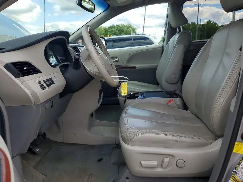 2013 TOYOTA SIENNA XLE 8-PASSENGER  