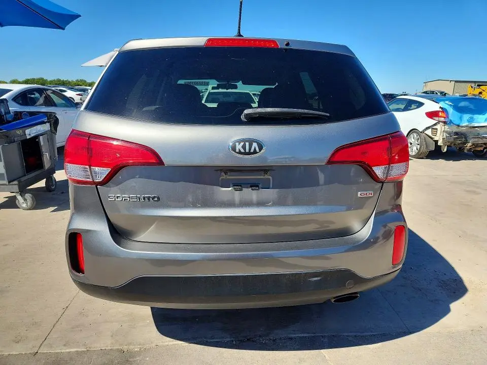 2015 KIA SORENTO LX  