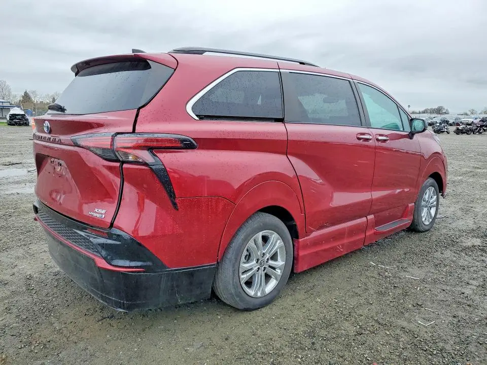 2023 TOYOTA SIENNA XSE 7-PASSENGER  