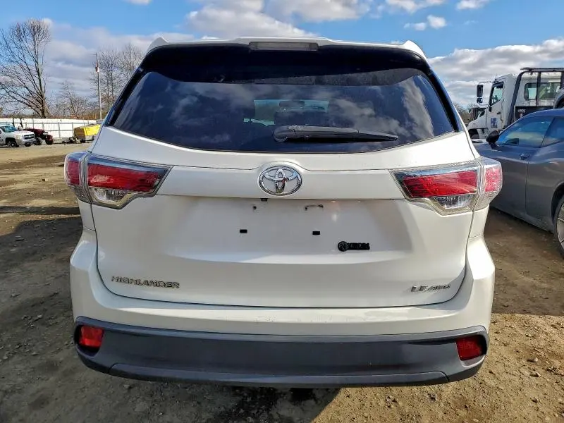 2015 TOYOTA HIGHLANDER LE  