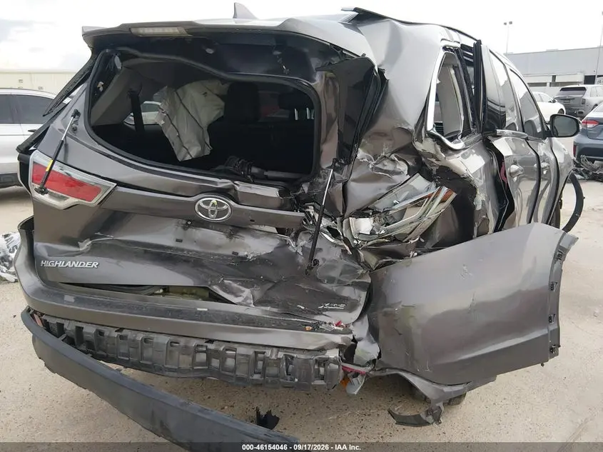 2016 TOYOTA HIGHLANDER XLE V6