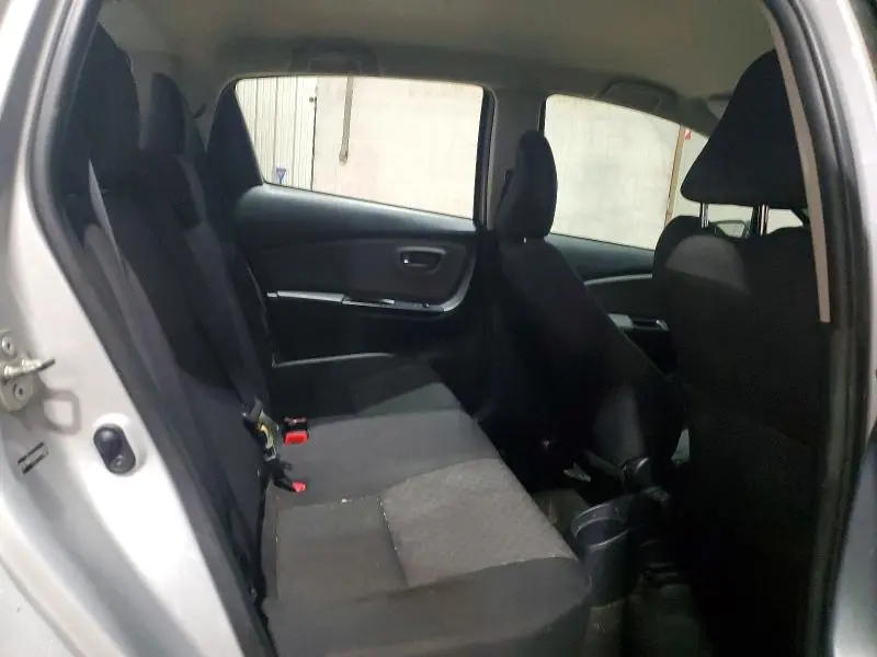 2015 TOYOTA YARIS 5-DOOR LE  