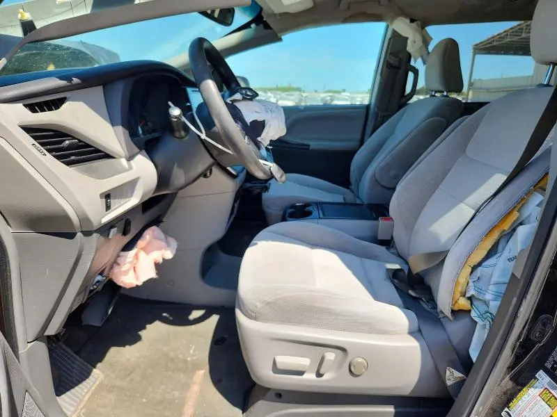 2015 TOYOTA SIENNA LE  