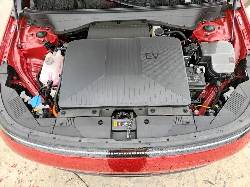2025 HYUNDAI KONA SE  