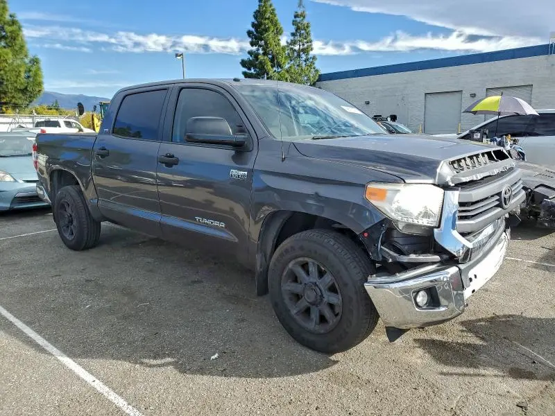 2015 TOYOTA TUNDRA CREWMAX SR5  