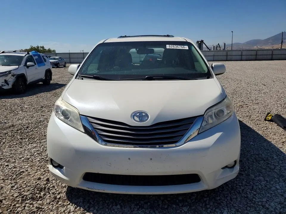 2017 TOYOTA SIENNA XLE 8-PASSENGER  