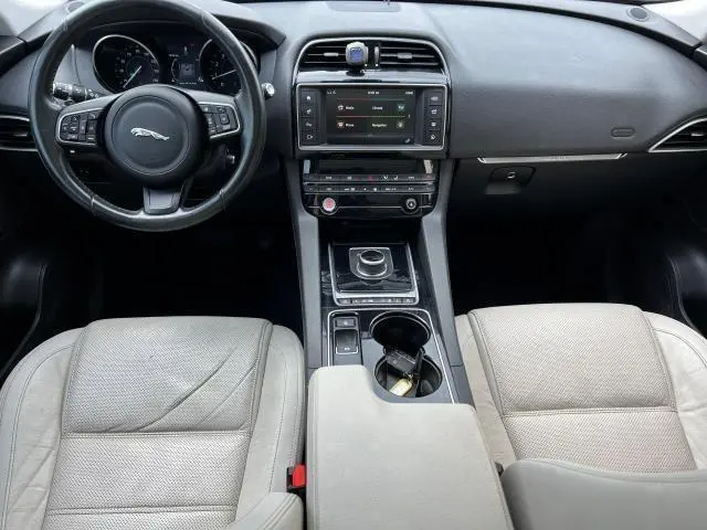 2017 JAGUAR F-PACE PRESTIGE  