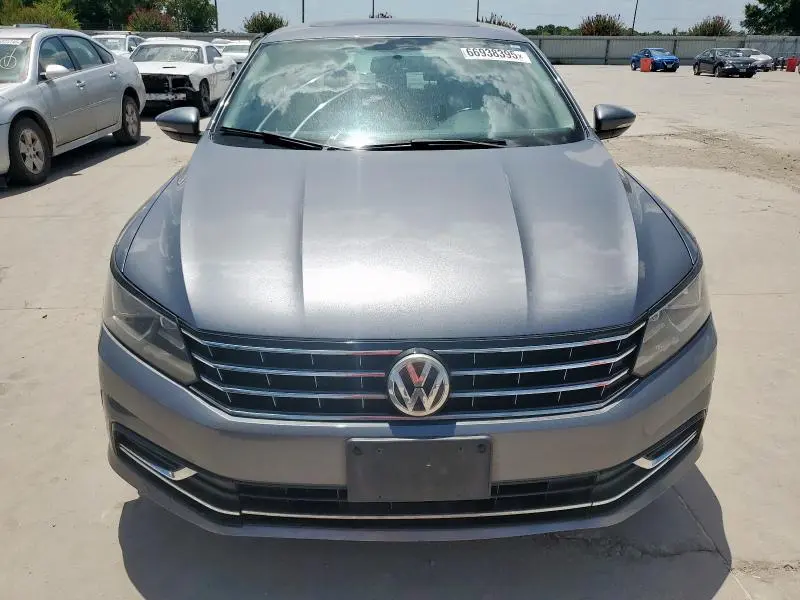 2016 VOLKSWAGEN PASSAT SE