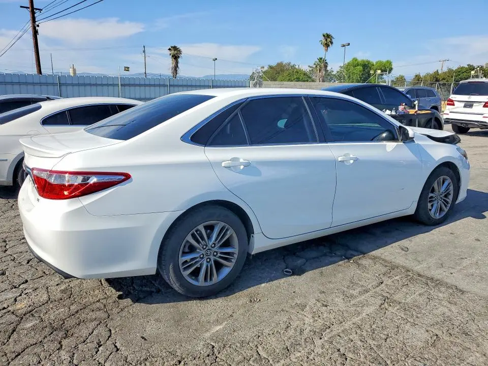 2015 TOYOTA CAMRY SE  