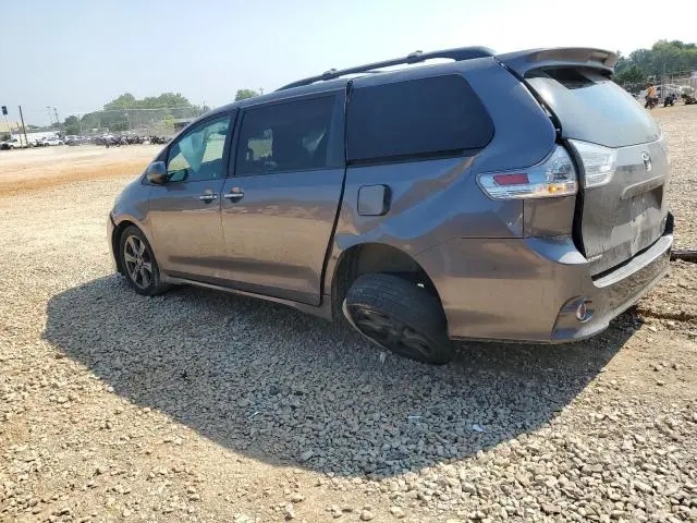 2017 TOYOTA SIENNA SE  