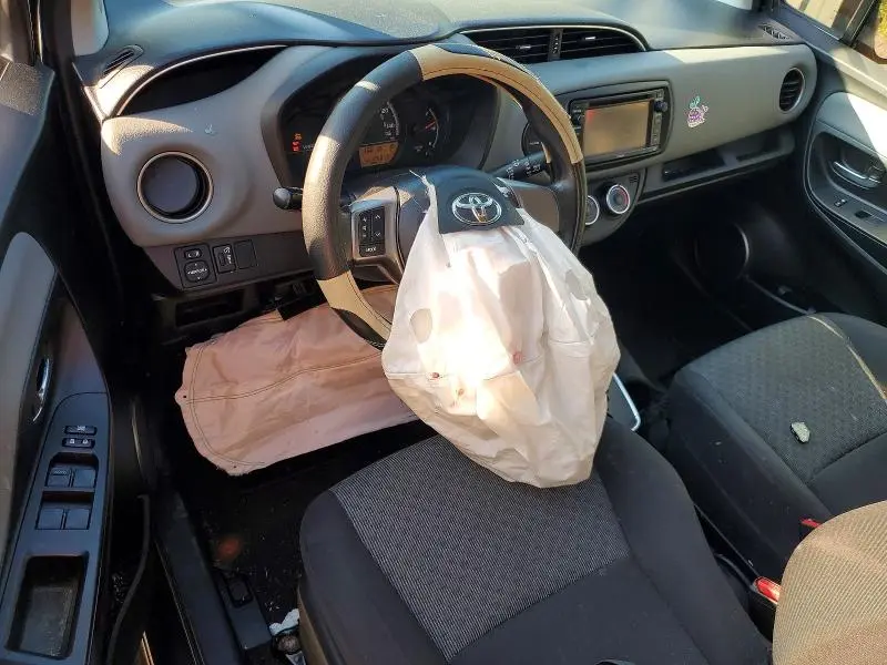 2015 TOYOTA YARIS 5-DOOR LE  
