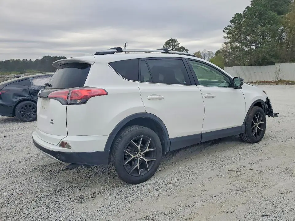 2016 TOYOTA RAV4 SE  