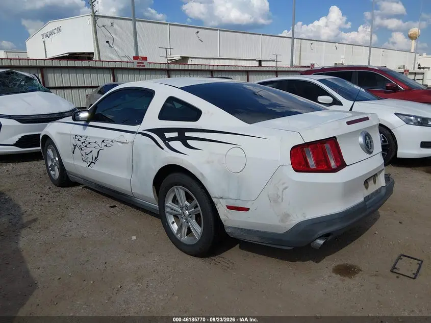 2011 FORD MUSTANG V6